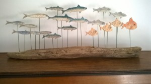 Décoration originale en céramique et bois flotté